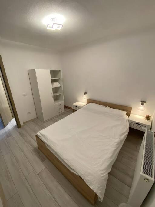 براشوف Black& White Apartment المظهر الخارجي الصورة