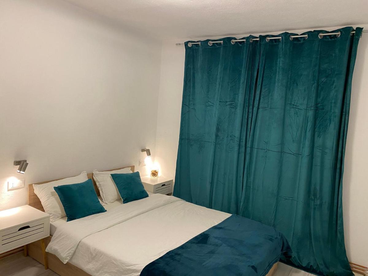 براشوف Black& White Apartment المظهر الخارجي الصورة